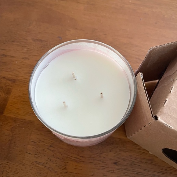 NWT Bath & Body Works 3-Wick Candle PINK SHORES White Barn - Picture 5 of 6